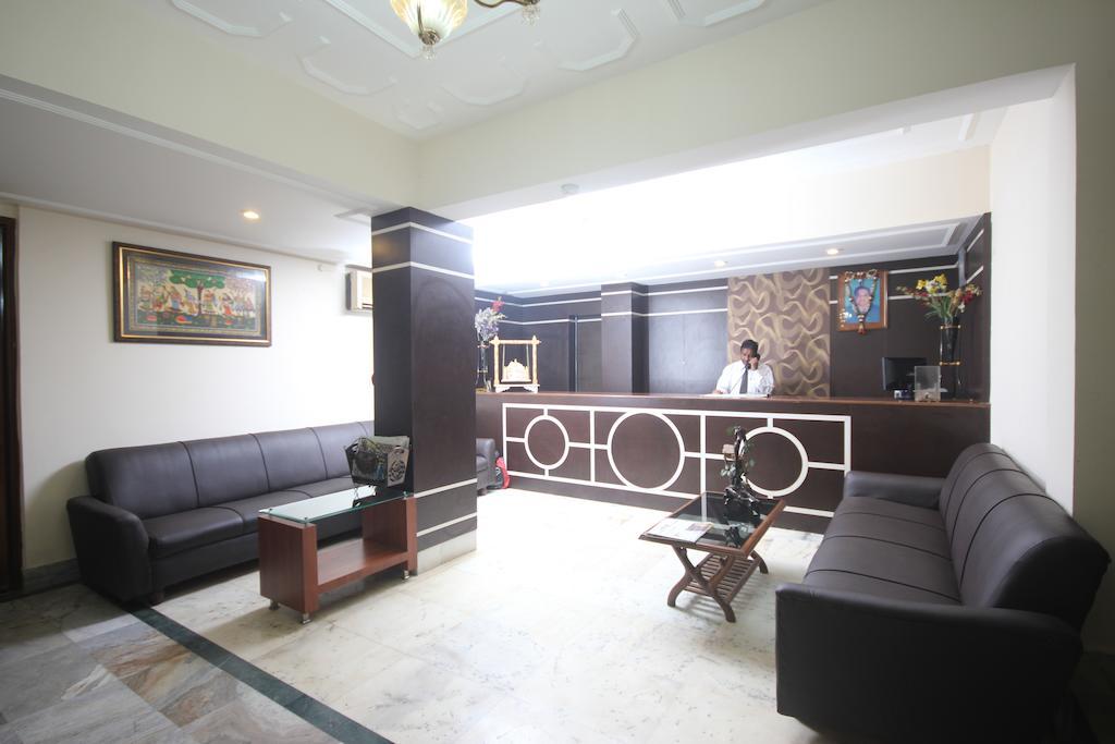Urmee Hotel Bhubaneswar Exterior photo